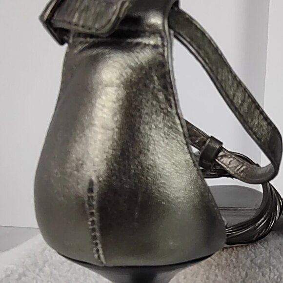 Liz Claiborne Sachi Gunmetal Silver Leather Upper Sandals 2 inch Heel Size 9M - Picture 4 of 11